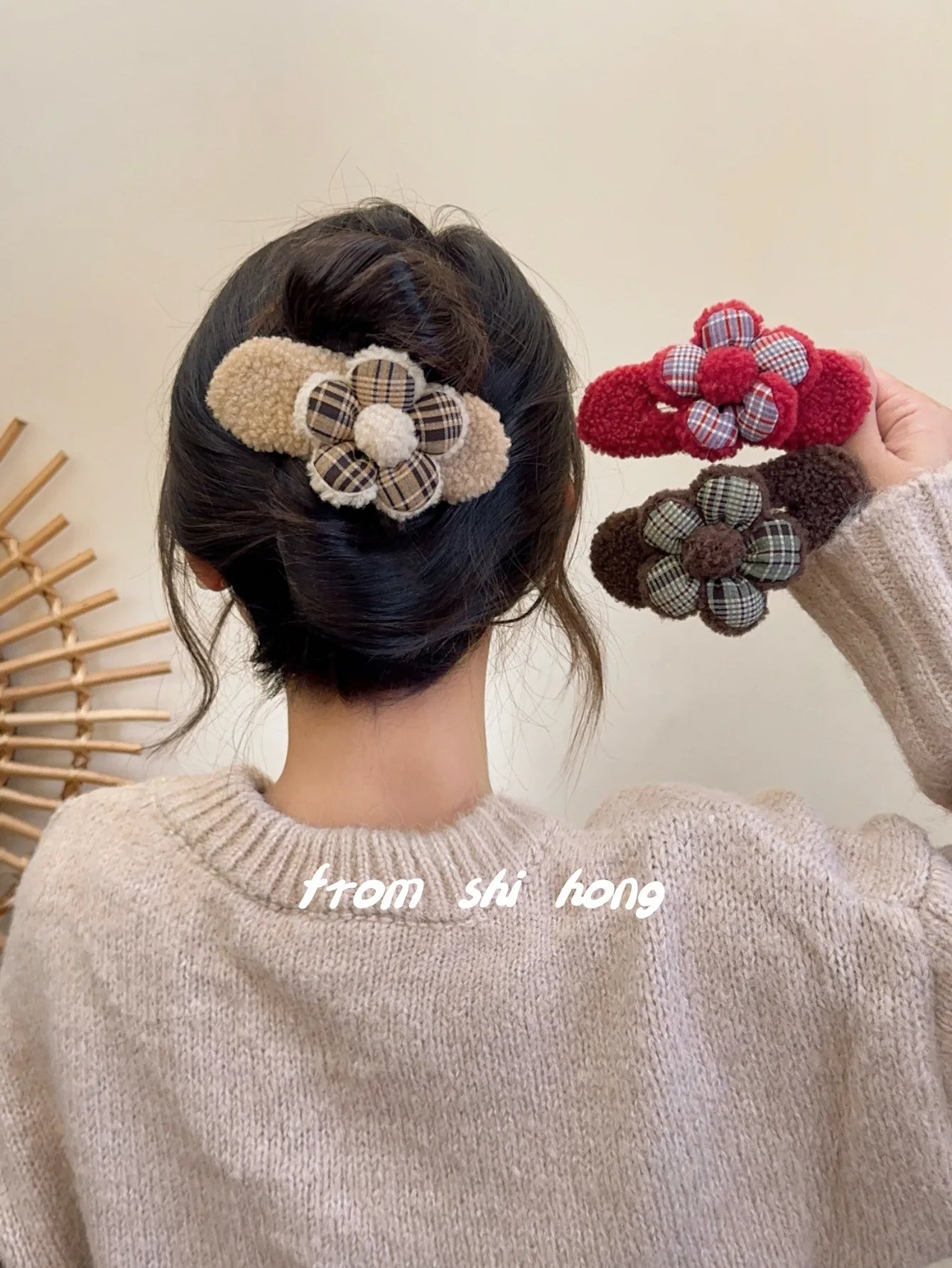 Autumn Winter Plush Flower Hair Claw For Women Duckbill Clip Hairpin 2025 New Trendy Butterfly Pearl Hair Clips Hair Accessories