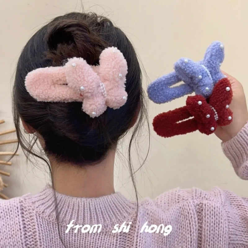 Autumn Winter Plush Flower Hair Claw For Women Duckbill Clip Hairpin 2025 New Trendy Butterfly Pearl Hair Clips Hair Accessories