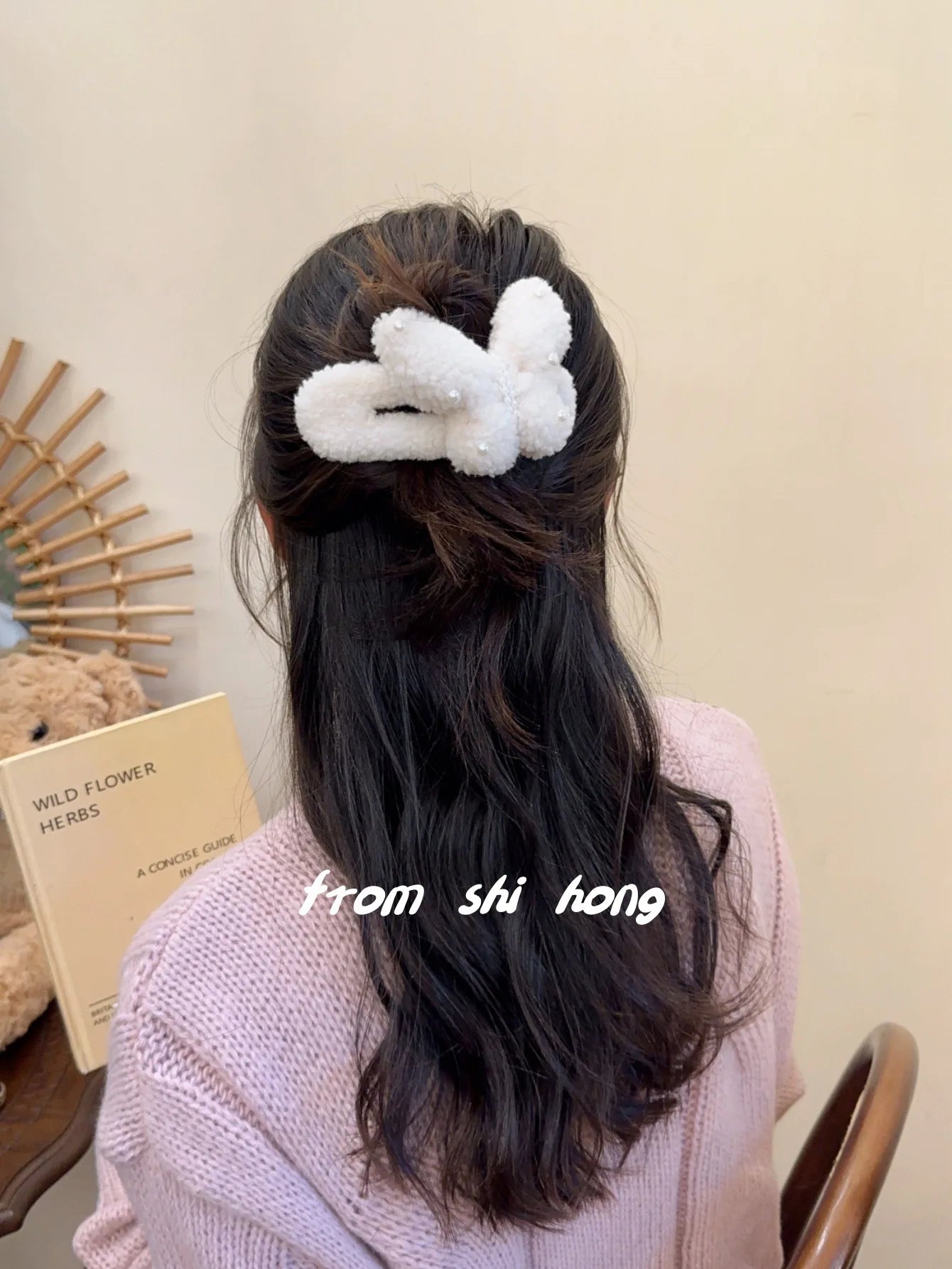 Autumn Winter Plush Flower Hair Claw For Women Duckbill Clip Hairpin 2025 New Trendy Butterfly Pearl Hair Clips Hair Accessories