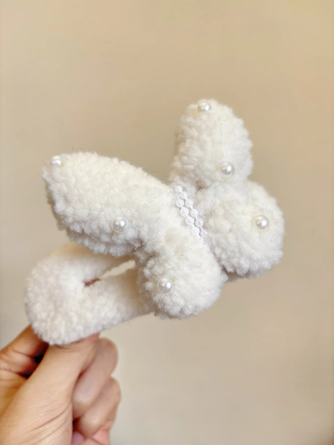 Autumn Winter Plush Flower Hair Claw For Women Duckbill Clip Hairpin 2025 New Trendy Butterfly Pearl Hair Clips Hair Accessories