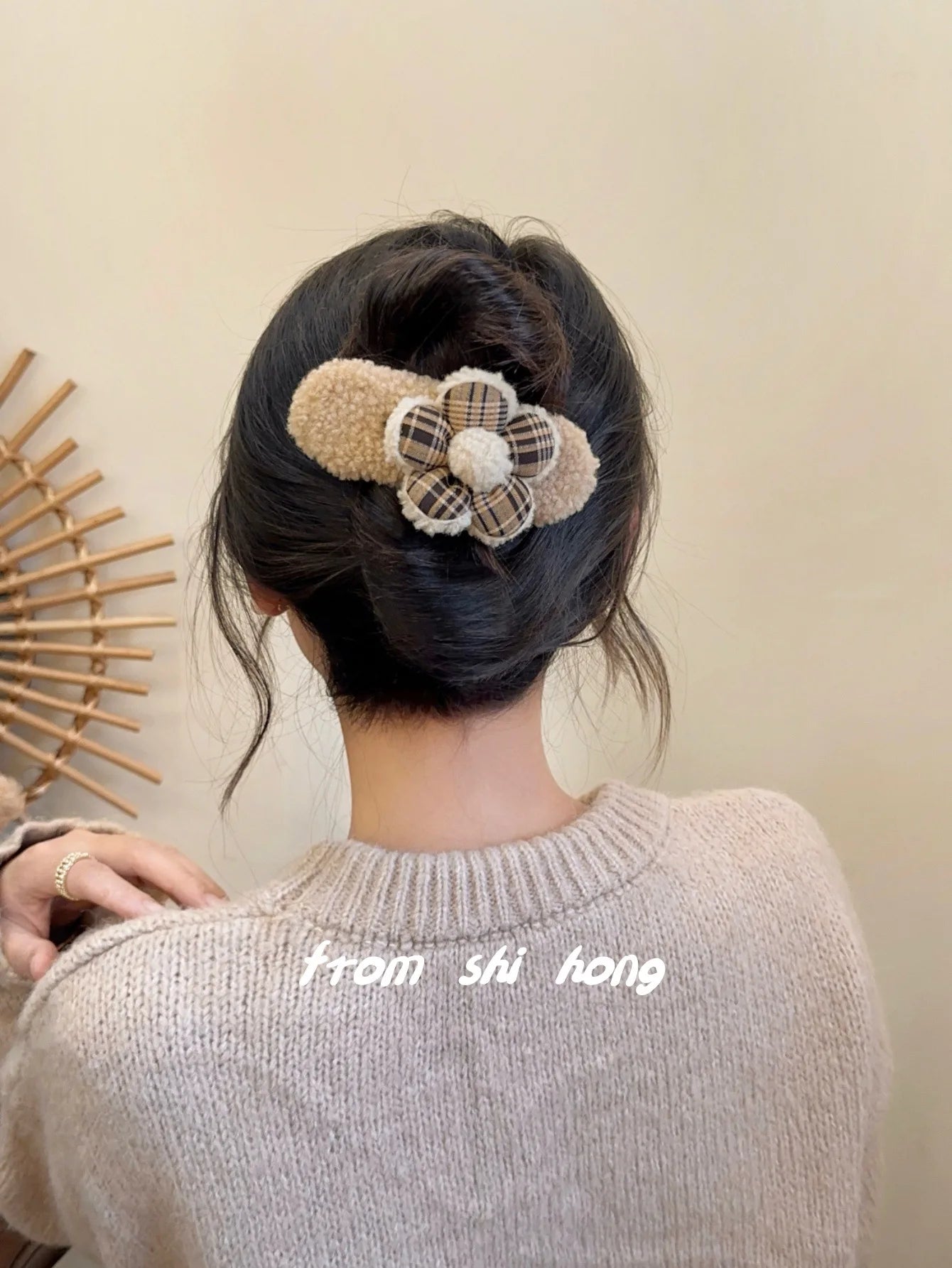 Autumn Winter Plush Flower Hair Claw For Women Duckbill Clip Hairpin 2025 New Trendy Butterfly Pearl Hair Clips Hair Accessories