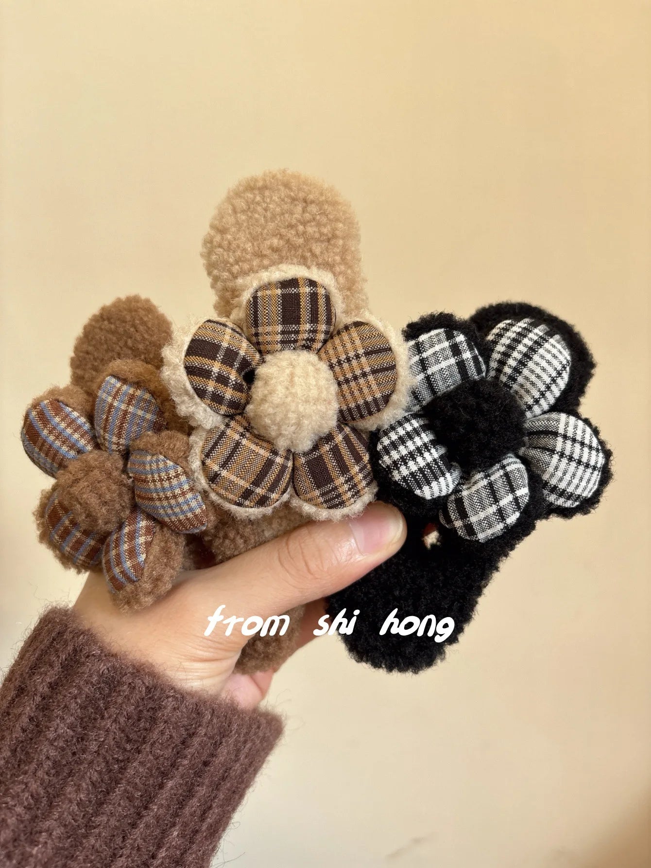 Autumn Winter Plush Flower Hair Claw For Women Duckbill Clip Hairpin 2025 New Trendy Butterfly Pearl Hair Clips Hair Accessories